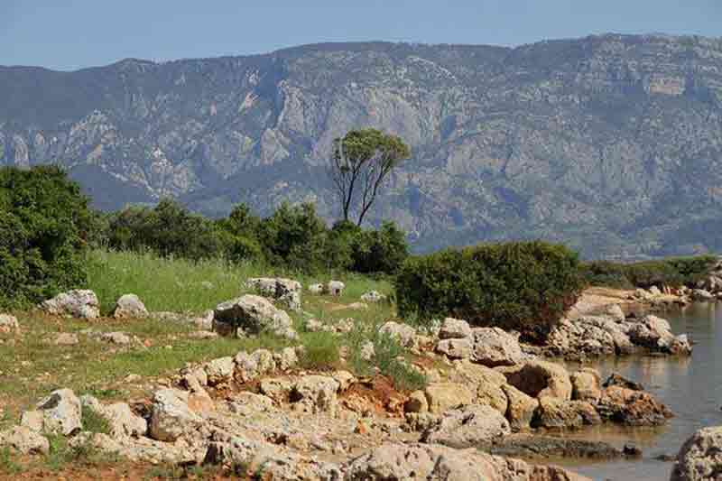 руины античного Кедраи на острове клеопатры